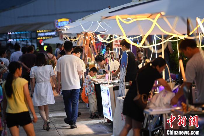 景勝地を明るく照らす「ナイトタイムエコノミー」　重慶