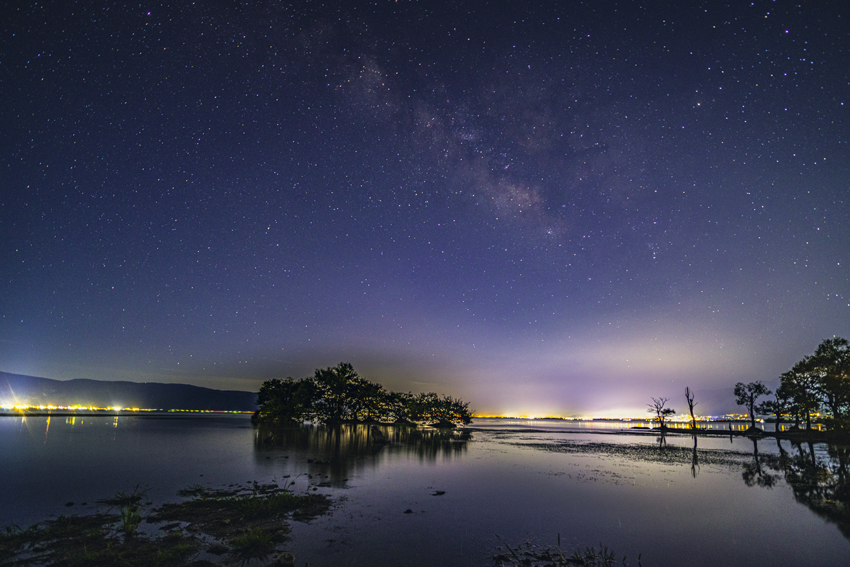 洱海に煌めく美しい星空　雲(yún)南省