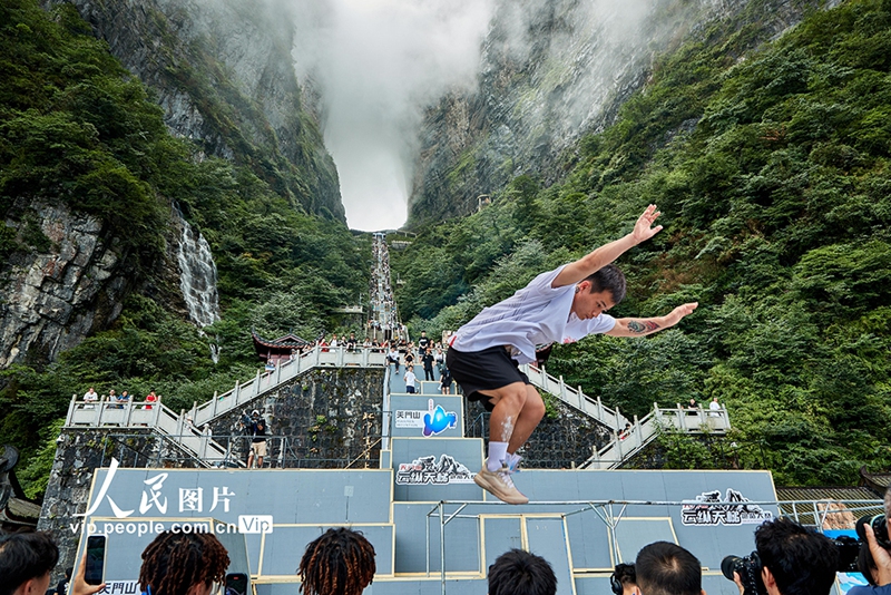 第2回天門(mén)山「雲(yún)縦天梯」パルクール大會(huì)が開(kāi)催　湖南省張家界