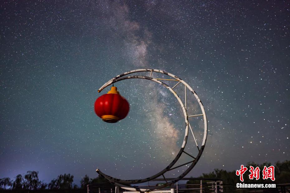 星が煌めく夜の那拉提國家濕地公園　新疆