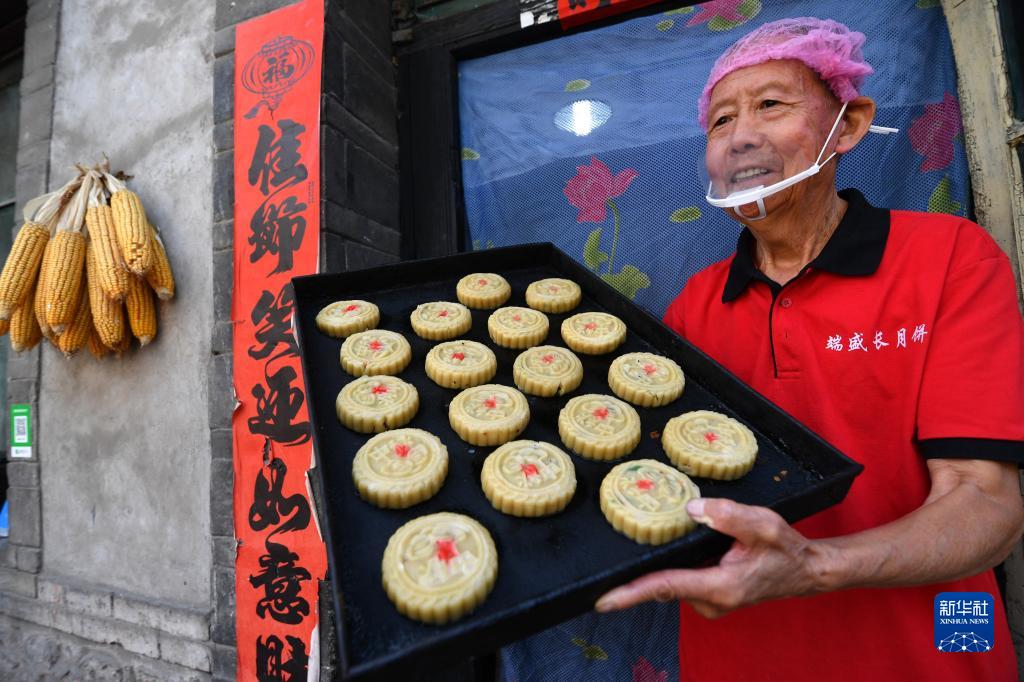 中秋節(jié)を控え、中國各地で月餅作りピークに