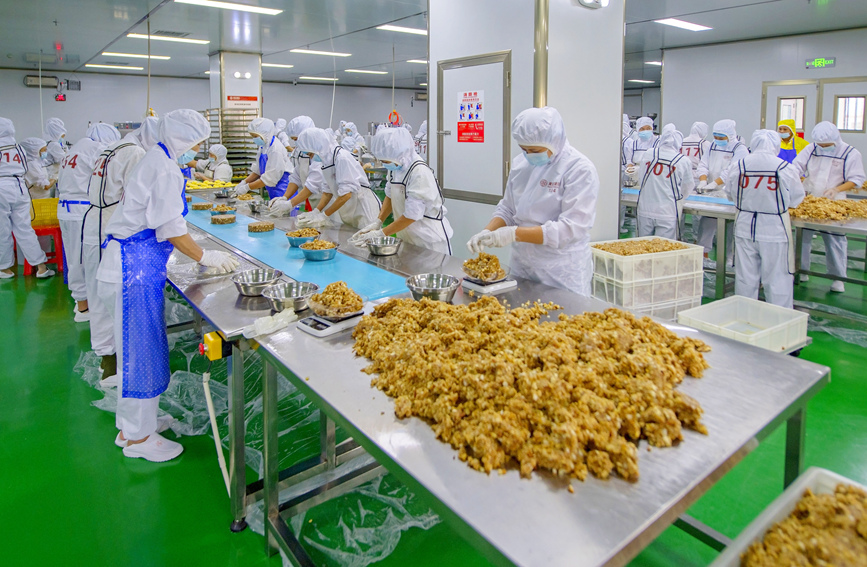 月餅生産がピーク迎え、香ばしい香りに包まれた生産現(xiàn)場　広西