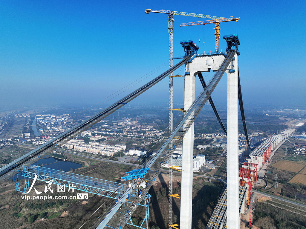 建設(shè)が進(jìn)む竜潭長江大橋　江蘇省