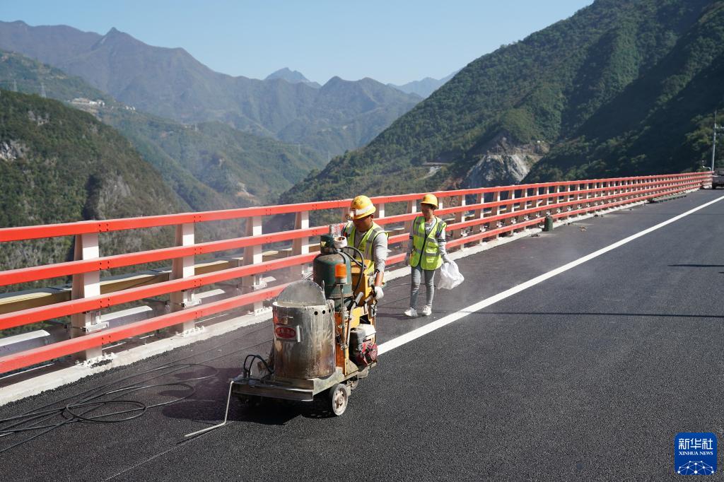 巫鎮(zhèn)高速道路が近く開(kāi)通　陝西省と重慶市を繋ぐ高速道路の新ルートに