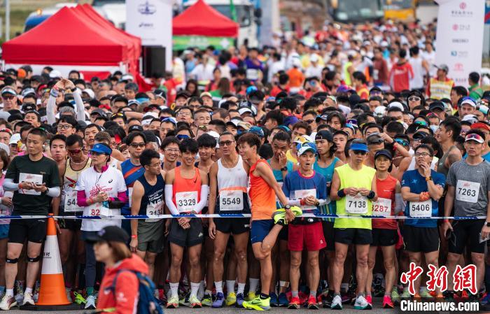 第1回港珠澳大橋香港區(qū)間ハーフマラソンが開催　香港特區(qū)