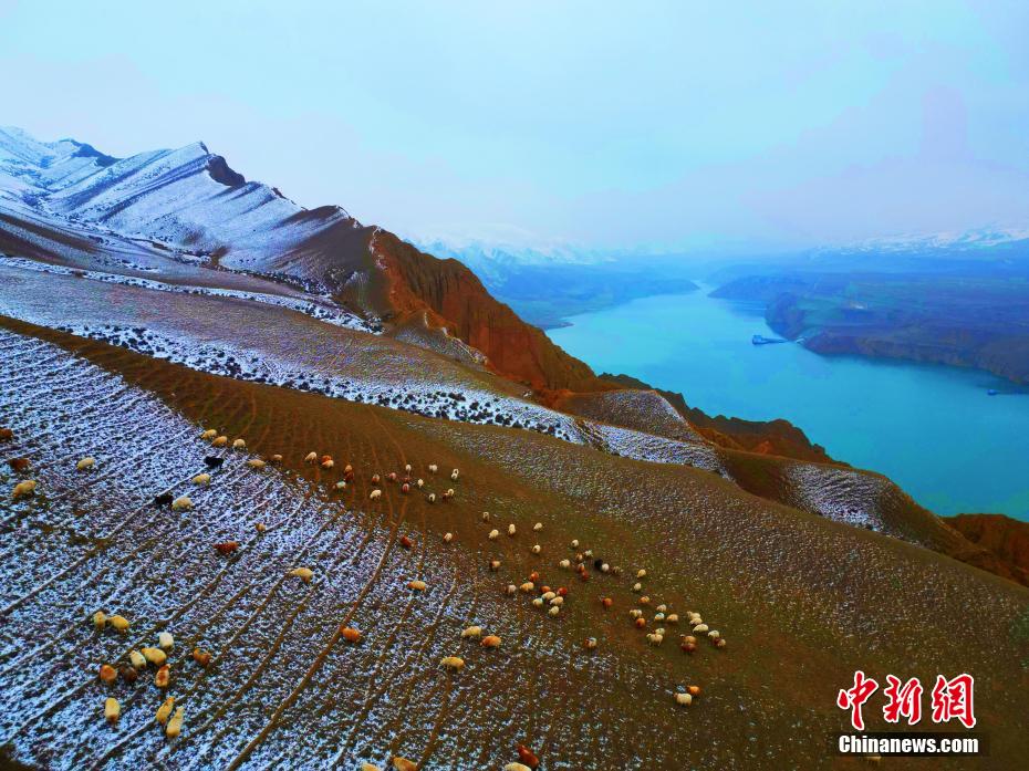 努爾加大峽谷の冬景色　新疆?昌吉