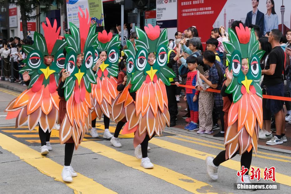 銅鑼灣で蕓術カーニバルパレード　香港特區(qū)