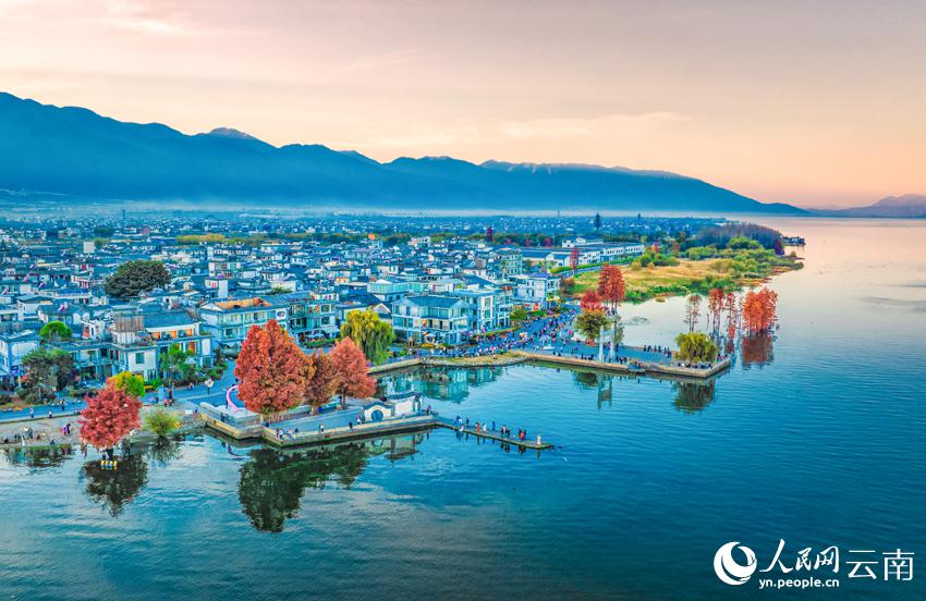 淡水湖?洱海に広がる美しい冬景色（撮影?趙一舟）。