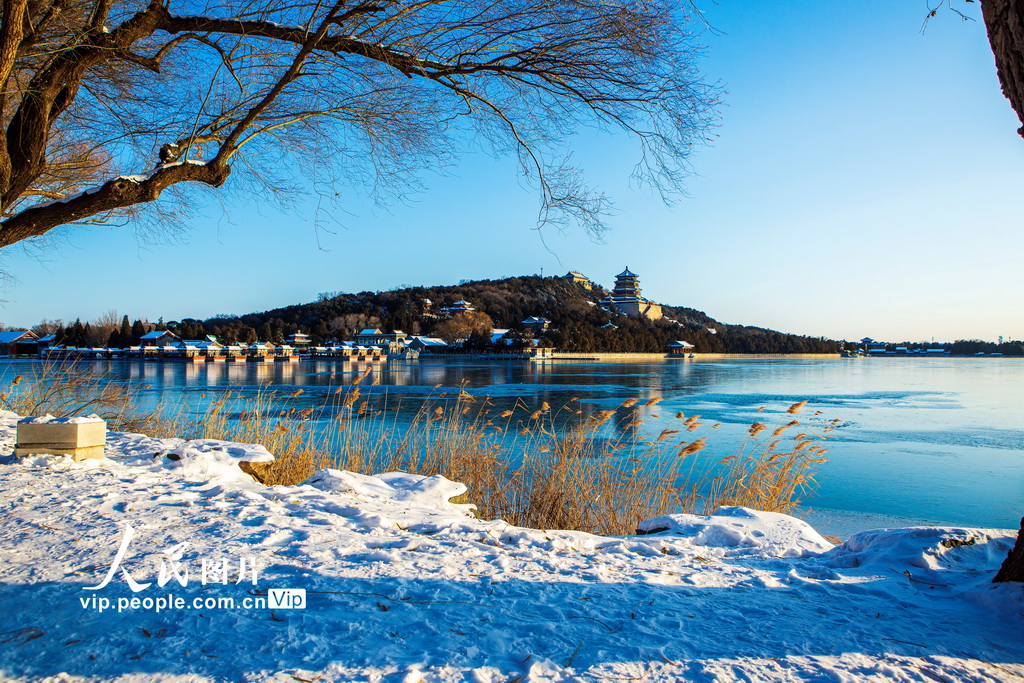 降雪後にひときわ美しい景色広がる頤和園　北京