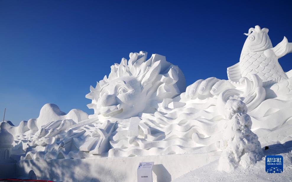 第36回哈爾浜太陽(yáng)島雪博會(huì)で急ピッチで進(jìn)められる雪像制作作業(yè)　黒竜江省