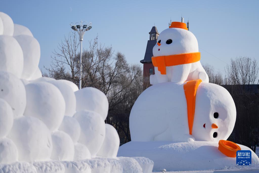 第36回哈爾浜太陽島雪博會(huì)で急ピッチで進(jìn)められる雪像制作作業(yè)　黒竜江省