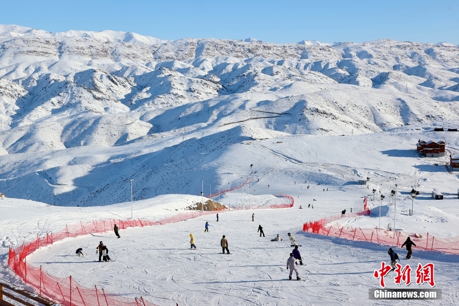 雪山でサンセットパーティー　新疆阿勒泰