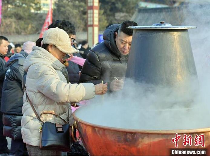 氷と雪に囲まれてアツアツの火鍋に舌鼓　吉林省長(zhǎng)春