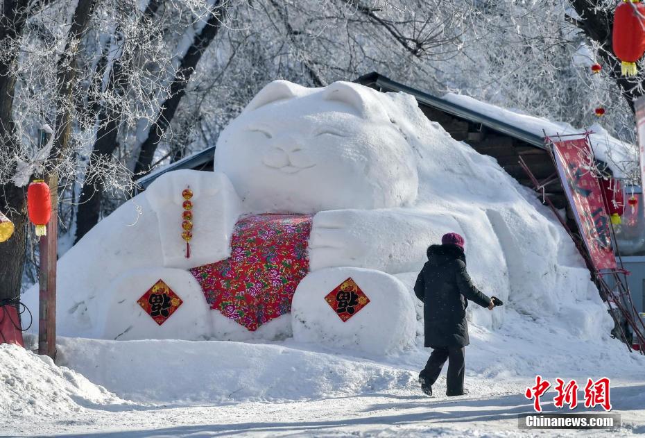 烏魯木斉周辺の村落にオープンした「童話みたいな雪の村」　新疆