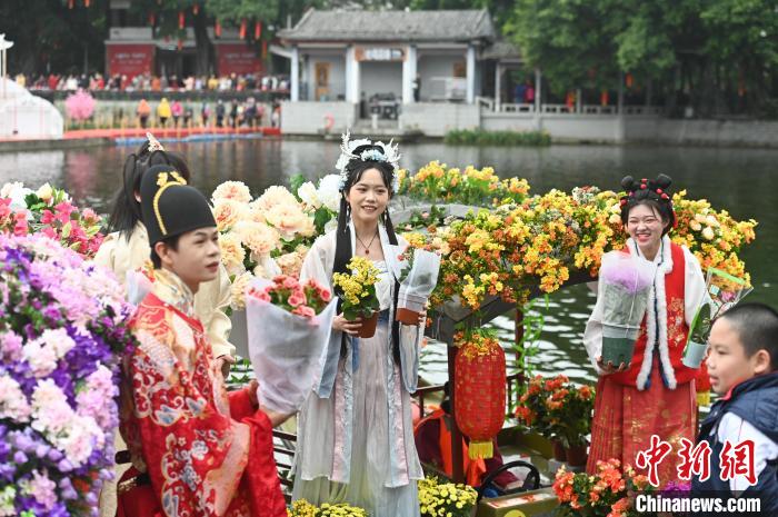 広州で「水上花市」が開幕　広東省