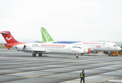 【音聲ニュース】中國初の國産大型旅客機(jī)「C919」とジェット機(jī)「ARJ21」が東南アジアで展示飛行