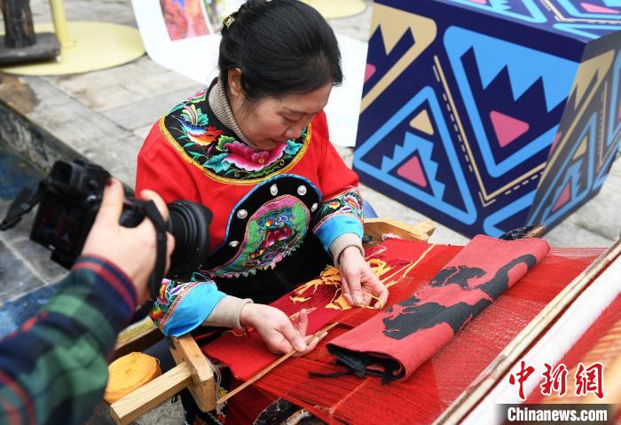 無(wú)形文化遺産の文化クリエイティブ展が開(kāi)幕　重慶市酉陽(yáng)