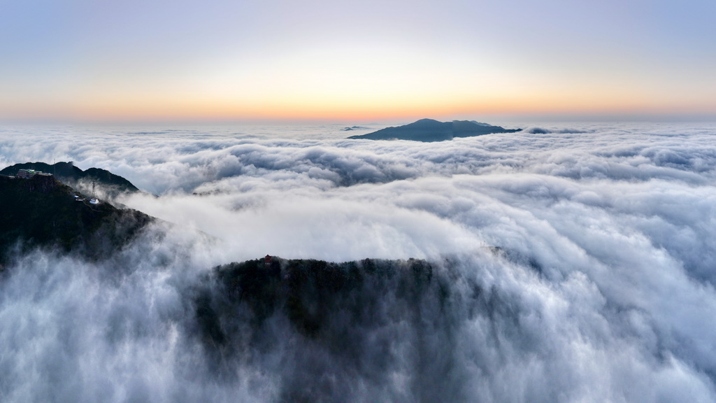 福建省戴雲(yún)山脈に広がる雲(yún)海（3月3日、ドローンによる撮影?姜克紅）。