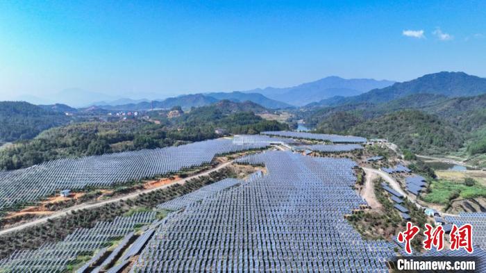 浙江常山同景太陽光発電所。撮影?翟勝聞