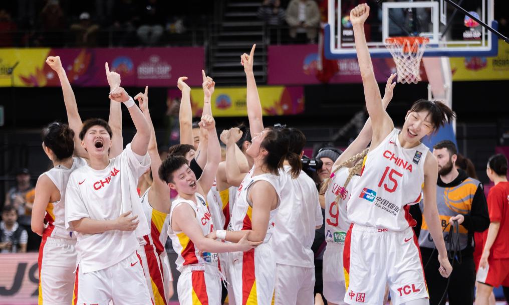 2023年7月2日、バスケットボールのFIBA女子アジアカップ2023決勝で優(yōu)勝を決めて喜ぶ中國(guó)の選手（撮影?胡涇辰）。