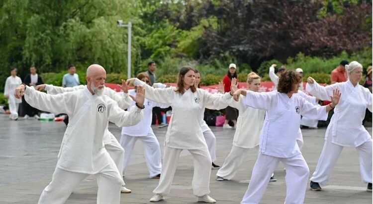 中仏の武術(shù)愛好者約100人が貴州省貴陽市で武術(shù)交流