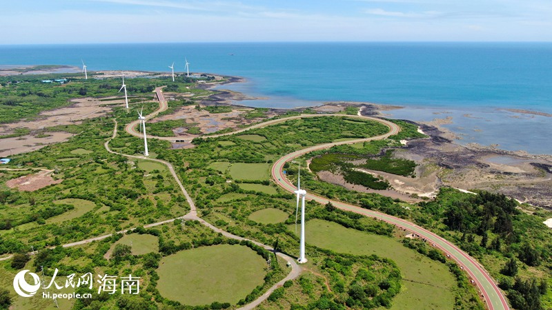 海南島周遊観光道路?儋州區(qū)間にある竜が橫になっているように見える蛇行した道（撮影?符武平）。