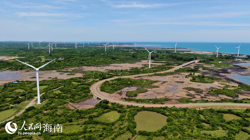 海南島周遊観光道路を走り、絶景広がる火山巖海岸を楽しむ！