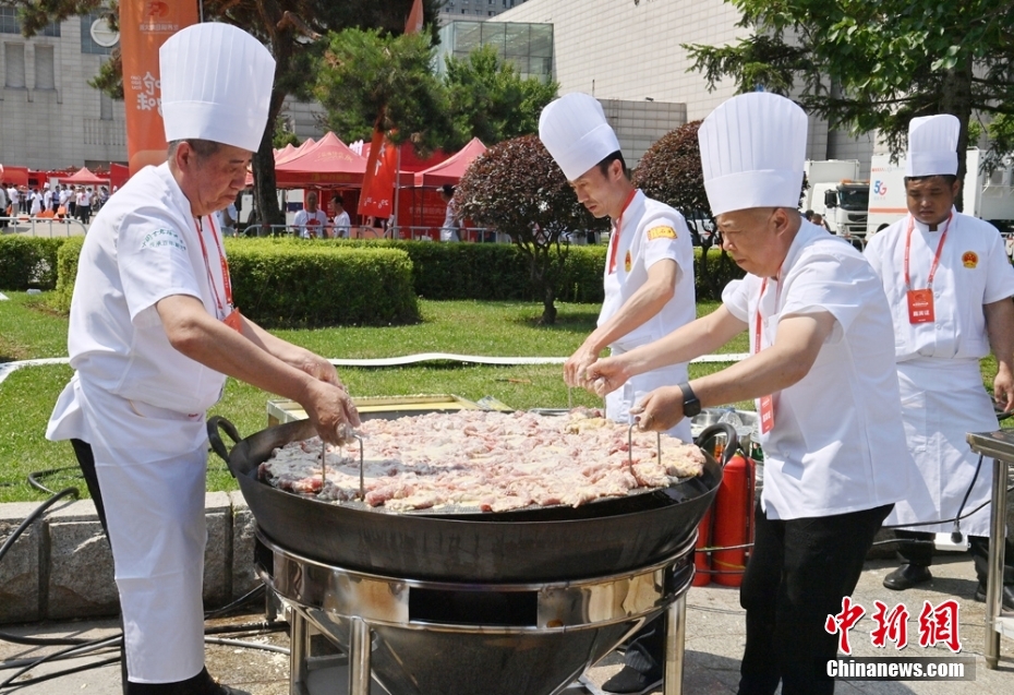 中國東北料理の人気メニュー「鍋包肉」の世界コンテスト開催　吉林省