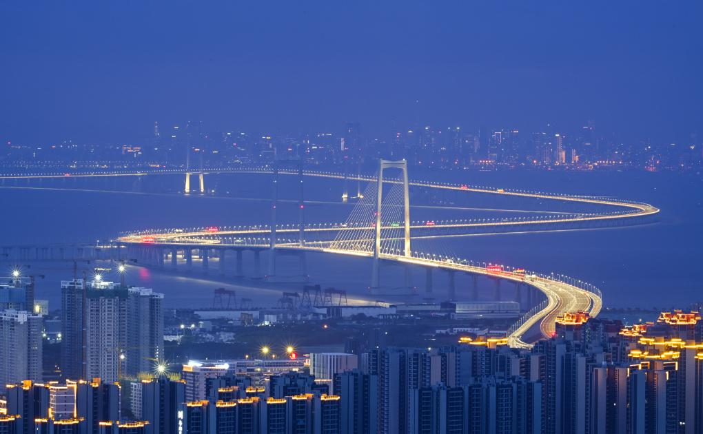 開通前の「深中通道」の夜景（撮影?劉大偉）。