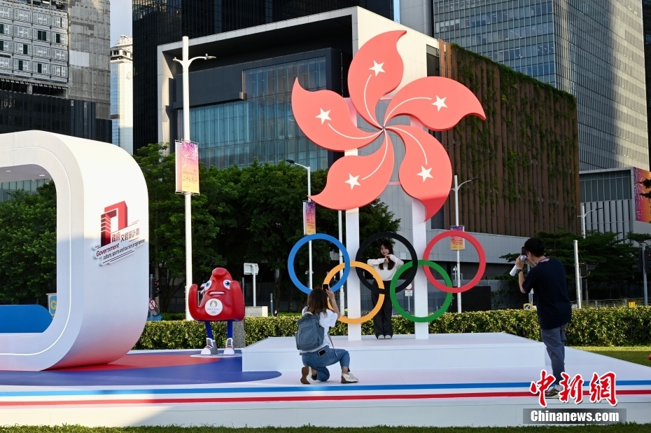 香港特區(qū)の添馬公園にパリ五輪をテーマにしたオブジェ設(shè)置