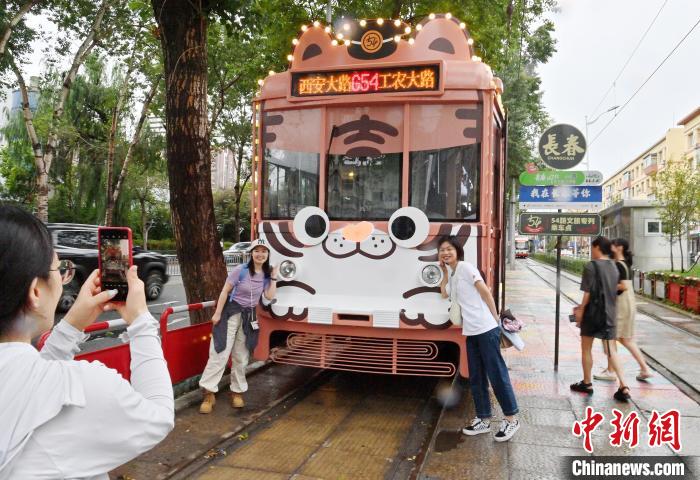 アムールトラをテーマにした路面電車が観光客に人気に　吉林省長春