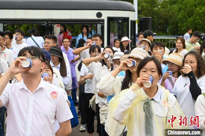 雲(yún)南省で3500人が「世界最大規(guī)模のコーヒー品評(píng)會(huì)」に挑戦　ギネス記録達(dá)成