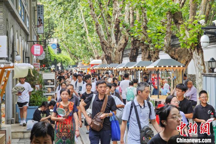 南京の一九一二街區(qū)が夏休み中の人気観光スポットに　江蘇省