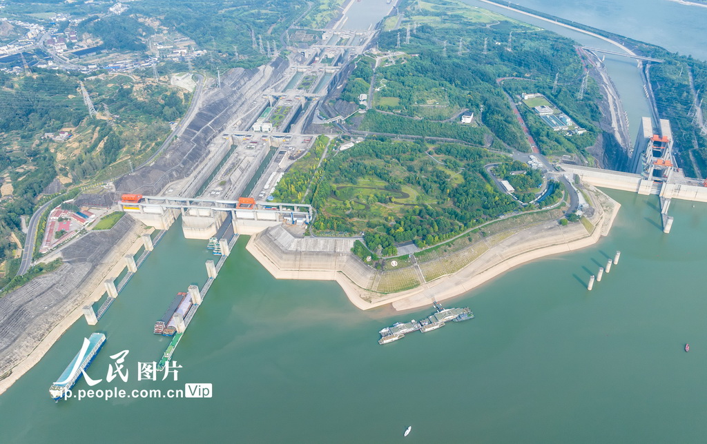 三峽ダムの船舶昇降機が稼働を停止し　湖北省宜昌