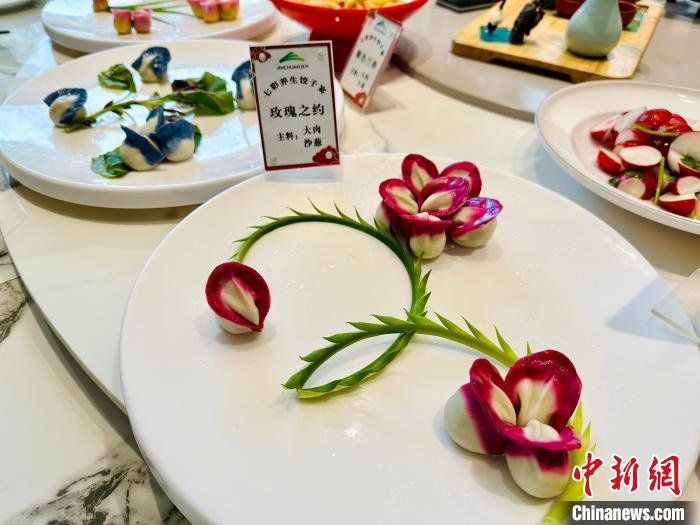 皿の上に咲いた「餃子の花」　甘粛省