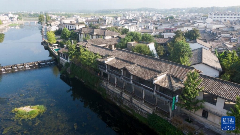 1千年の歴史を誇る黃山市黟県に移り住み若々しい力を注ぎ込む青年たち