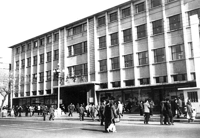 1970年の拡張工事後の「王府井書店」。