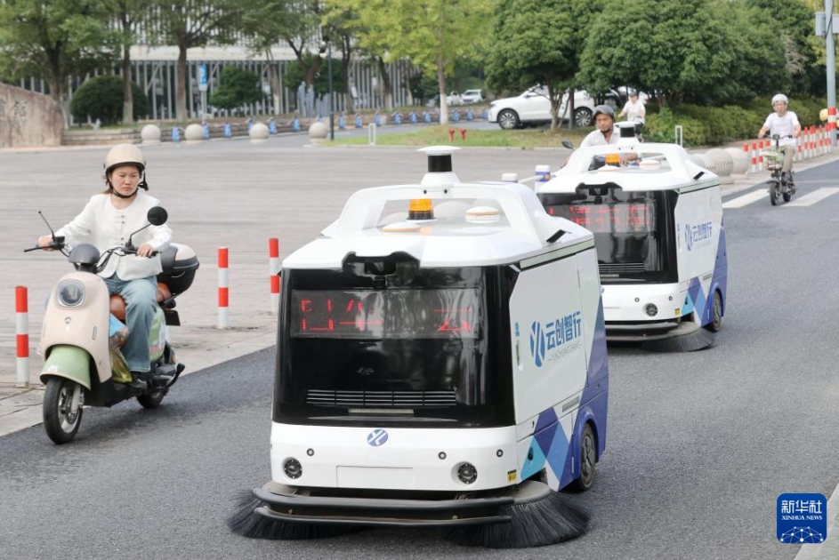 自動(dòng)運(yùn)転清掃車の運(yùn)用開始　浙江省徳清