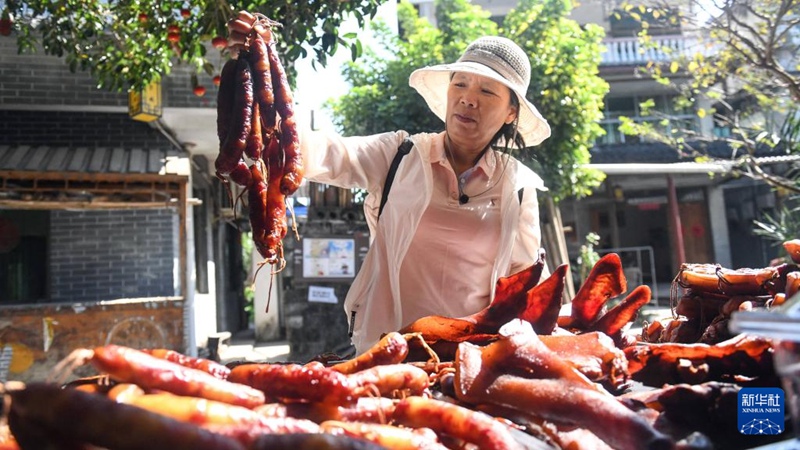 立冬を迎え燻製肉の香り漂うトン族の村　広西?三江