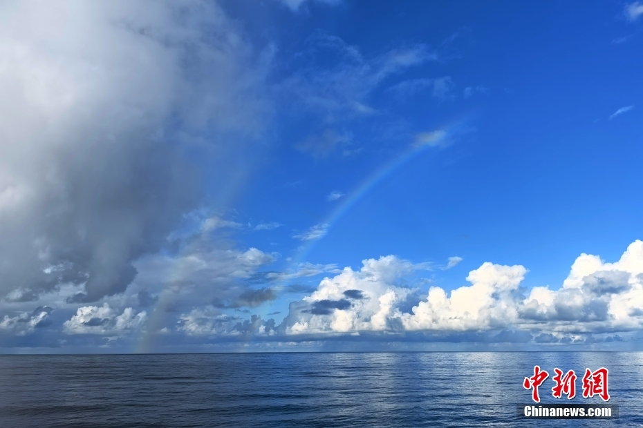 中國海警局に同行、寫真で見る黃巖島