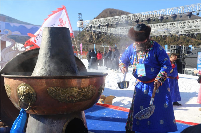 心も體も溫まる冬の一日！　內(nèi)蒙古赤峰の氷雪ナーダム祭り