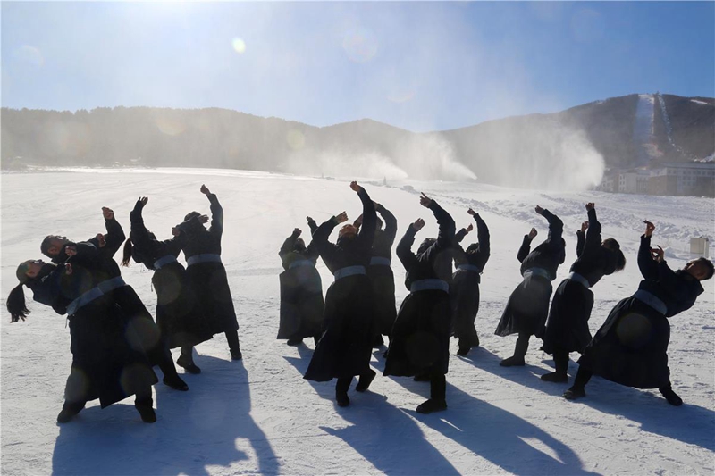 心も體も溫まる冬の一日！　內(nèi)蒙古赤峰の氷雪ナーダム祭り