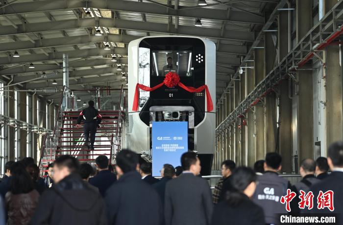 重慶江北國際空港モノレール高速輸送システム車両のオフライン式（撮影?陳超）。