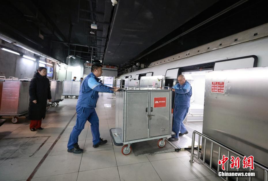 北京地下鉄大興機(jī)場線でオフピーク時間帯の「宅配便輸送」を試行