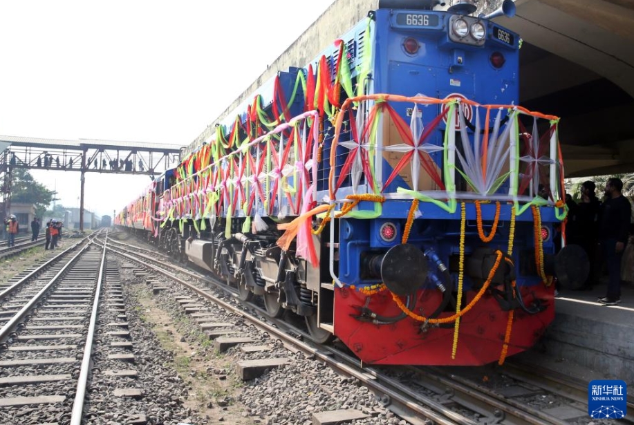 バングラデシュの首都ダッカに到著した「パドマ大橋鉄道連絡(luò)線」全線開通後の初発列車。