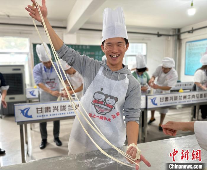 甘粛省を訪問し、「牛肉麺にやみつき」に　日本大學(xué)生代表団