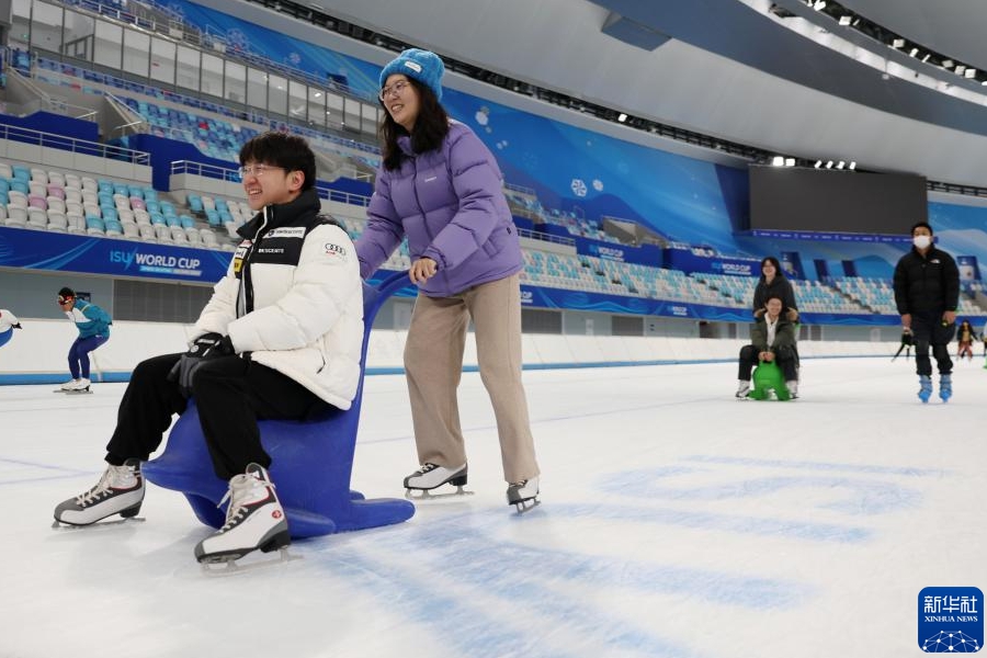 北京の大型スポーツ施設(shè)でウィンタースポーツイベントが続々開(kāi)催