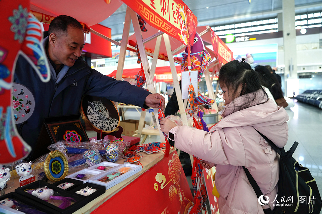 全國各地の2025年春運初日に密著