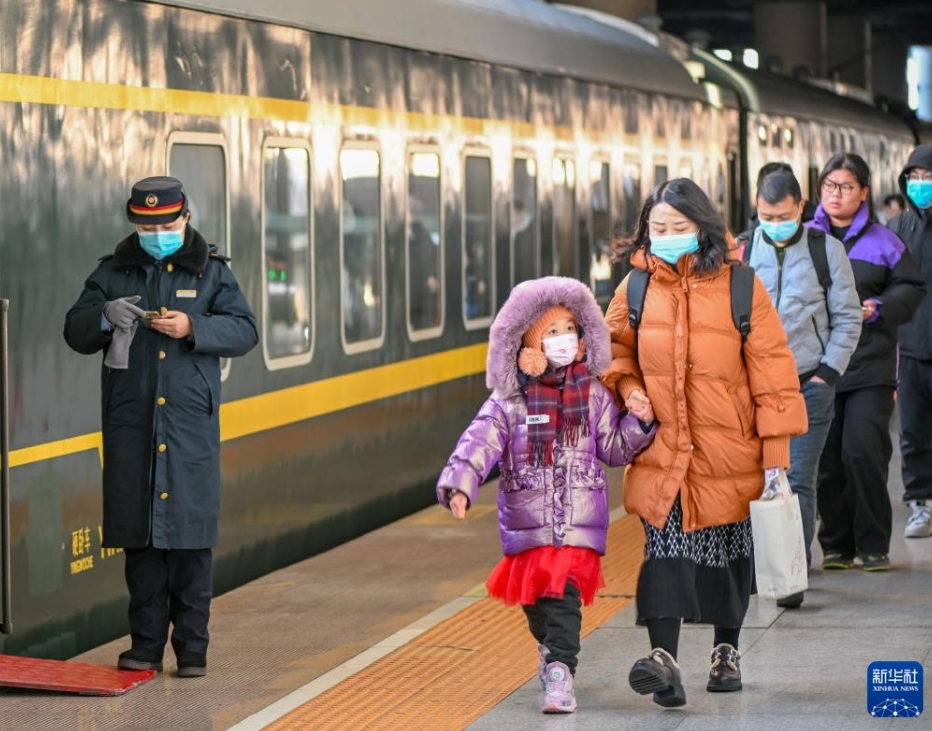 溫もり屆け、草原を走る「鈍行列車(chē)」　內(nèi)蒙古