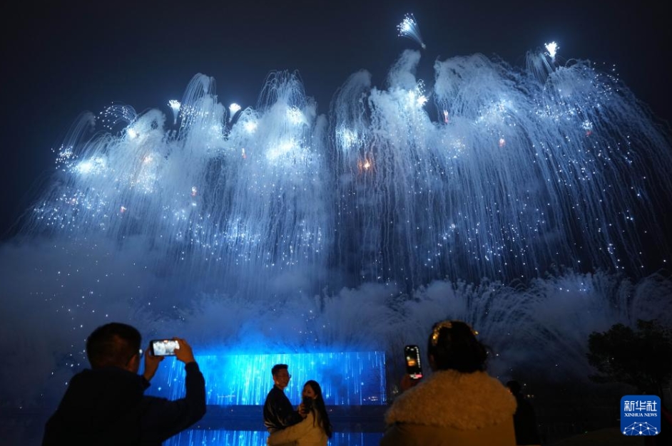 ウィークエンドに花火ショー　湖南省瀏陽